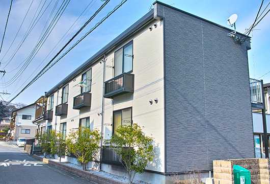 駐車場からアパートへ AFTER